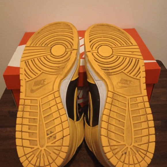 Dunk High Varsity Maize (like Wu-Tangs) Size 11 - Picture 6 of 6